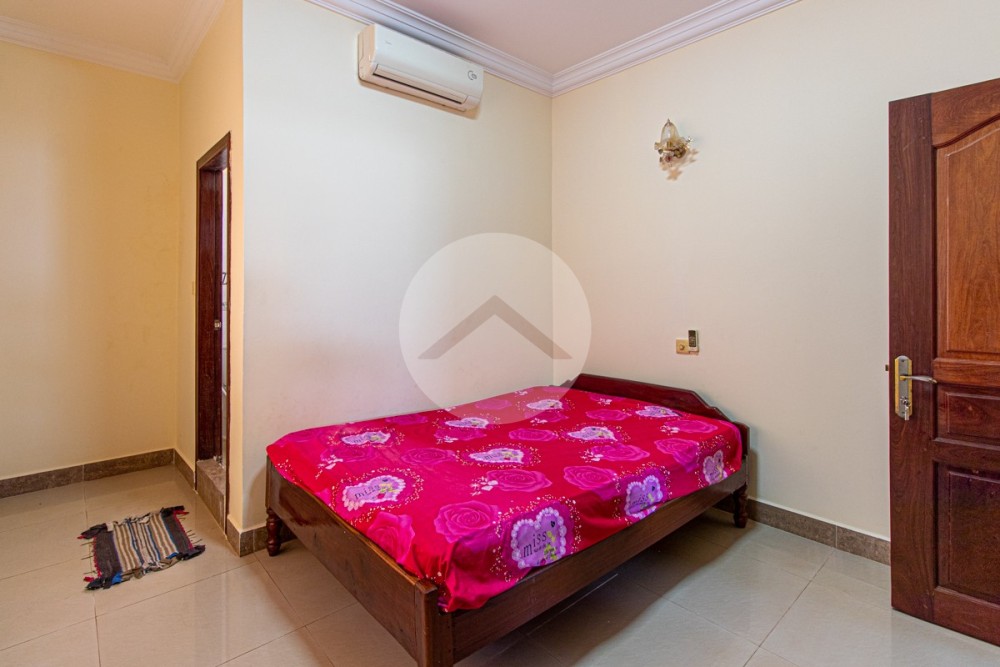 5 Bedroom House For Sale - Svay Dangkum, Siem Reap - Image 5