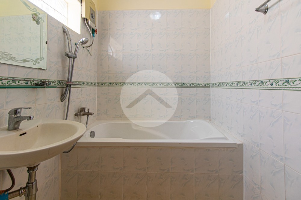 5 Bedroom House For Sale - Svay Dangkum, Siem Reap - Image 12