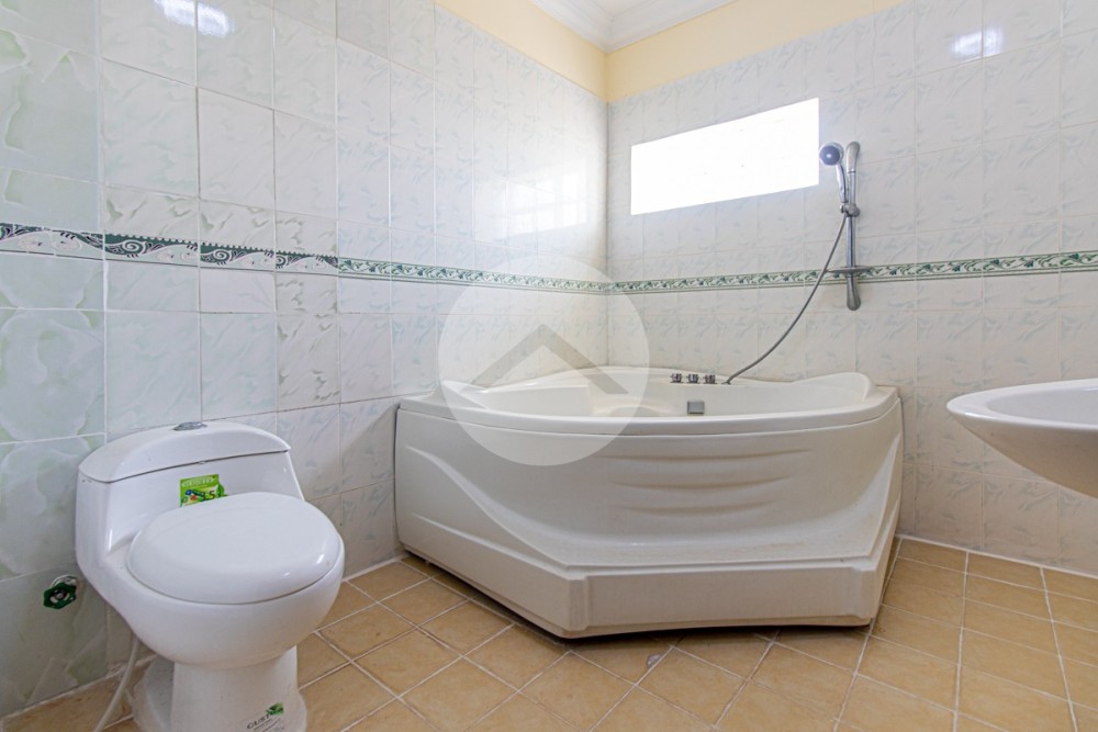 5 Bedroom House For Sale - Svay Dangkum, Siem Reap - Image 11