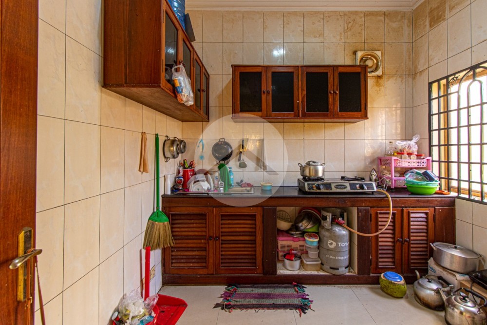 5 Bedroom House For Sale - Svay Dangkum, Siem Reap - Image 4