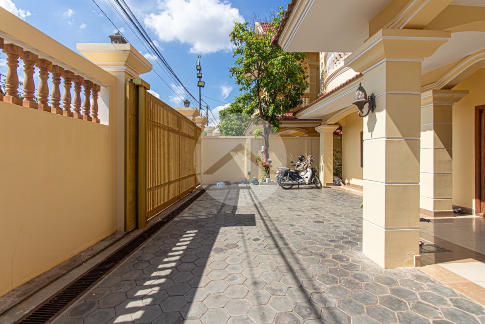5 Bedroom House For Sale - Svay Dangkum, Siem Reap - Image 14