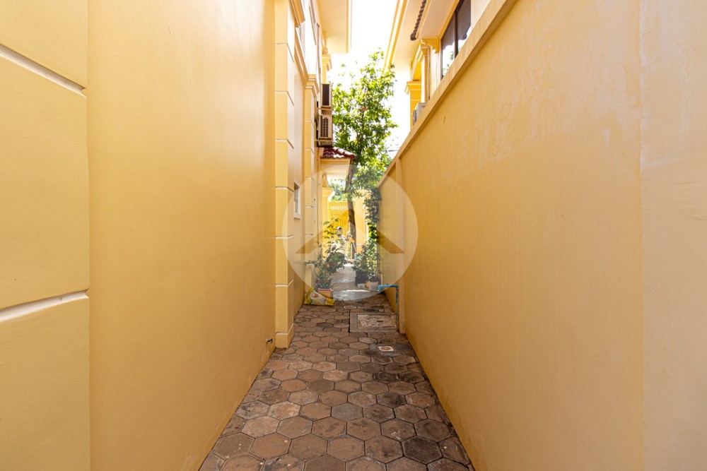 5 Bedroom House For Sale - Svay Dangkum, Siem Reap - Image 16