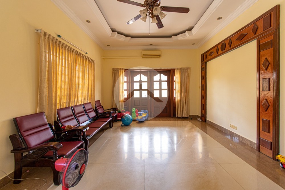 5 Bedroom House For Sale - Svay Dangkum, Siem Reap - Image 2
