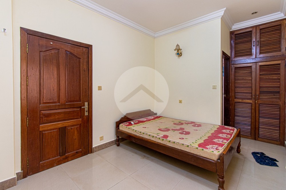 5 Bedroom House For Sale - Svay Dangkum, Siem Reap - Image 6