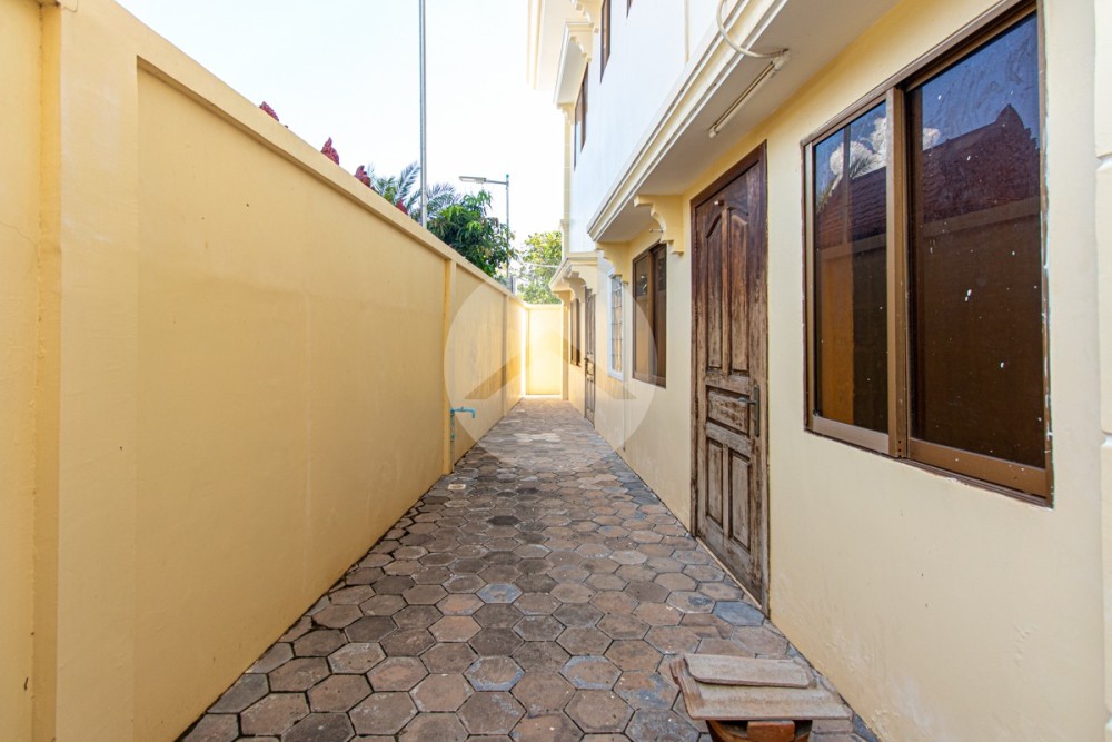 5 Bedroom House For Sale - Svay Dangkum, Siem Reap - Image 15
