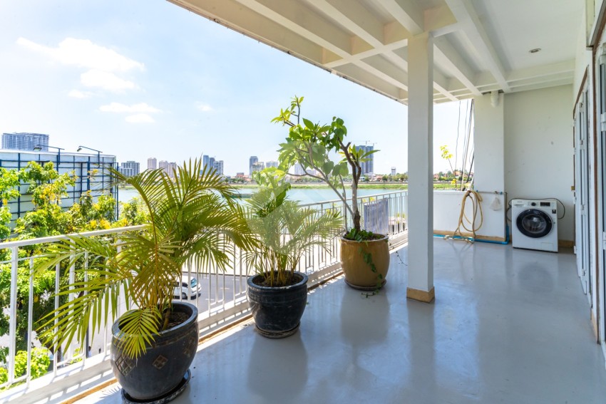 Renovated 2 Bedroom Apartment For Rent - Phsar Chas, Phnom Penh