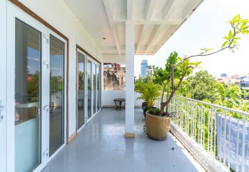 Renovated 2 Bedroom Apartment For Rent - Phsar Chas, Phnom Penh thumbnail