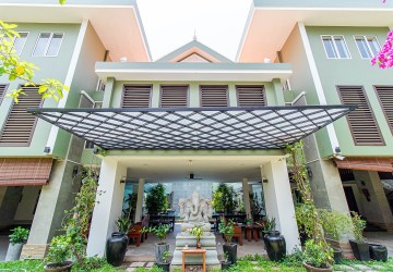 3 Bedroom Apartment For Rent - Slor Kram, Siem Reap thumbnail