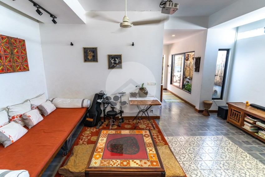 3 Bedroom Townhouse For Rent - Tonle Bassac, Phnom Penh