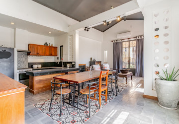 3 Bedroom Townhouse For Rent - Tonle Bassac, Phnom Penh thumbnail
