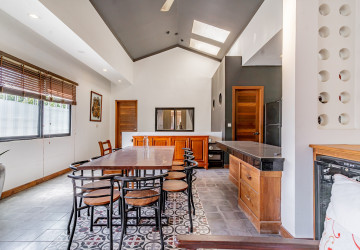 3 Bedroom Townhouse For Rent - Tonle Bassac, Phnom Penh thumbnail