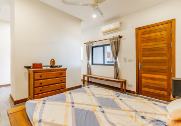 3 Bedroom Townhouse For Rent - Tonle Bassac, Phnom Penh thumbnail