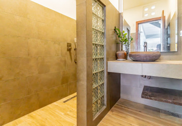 3 Bedroom Townhouse For Rent - Tonle Bassac, Phnom Penh thumbnail