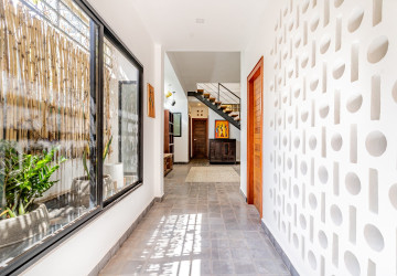 3 Bedroom Townhouse For Rent - Tonle Bassac, Phnom Penh thumbnail