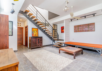 3 Bedroom Townhouse For Rent - Tonle Bassac, Phnom Penh thumbnail