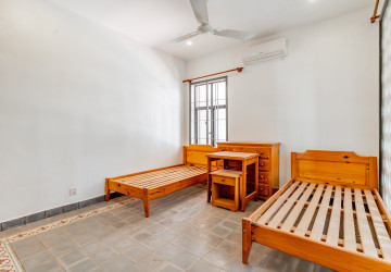 3 Bedroom Townhouse For Rent - Tonle Bassac, Phnom Penh thumbnail