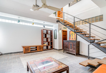 3 Bedroom Townhouse For Rent - Tonle Bassac, Phnom Penh thumbnail