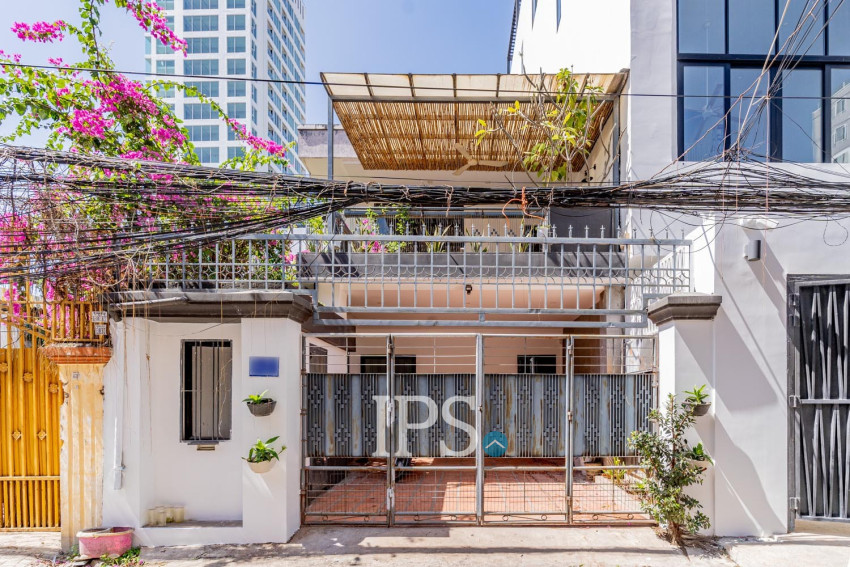 3 Bedroom Townhouse For Rent - Tonle Bassac, Phnom Penh