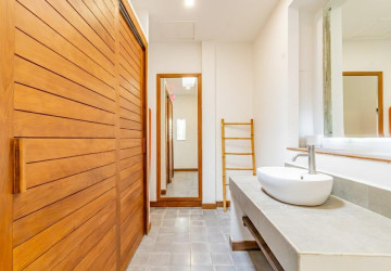 3 Bedroom Townhouse For Rent - Tonle Bassac, Phnom Penh thumbnail