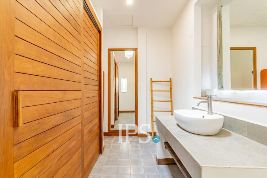 3 Bedroom Townhouse For Rent - Tonle Bassac, Phnom Penh