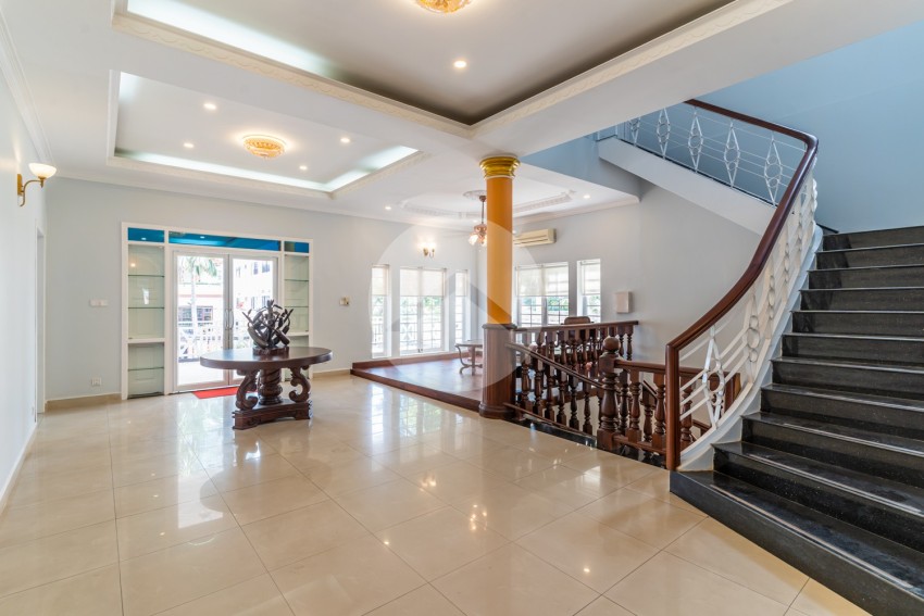 5 Bedroom Villa For Rent - BKK1, Phnom Penh