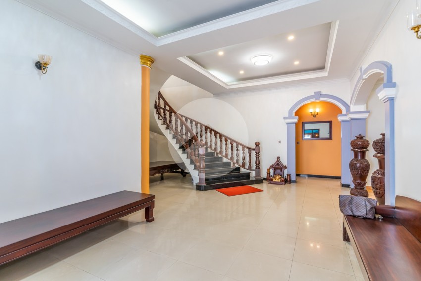 5 Bedroom Villa For Rent - BKK1, Phnom Penh