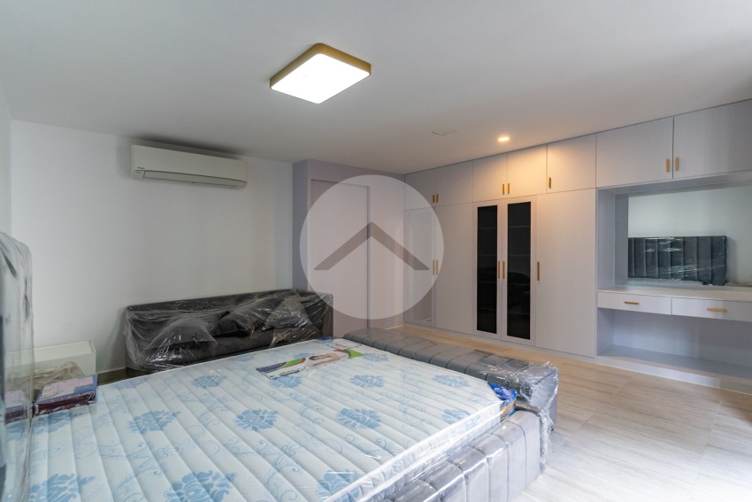 5 Bedroom Linked House For Rent - Chbar Ampov, Phnom Penh