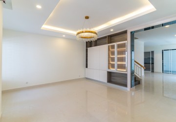 4 Bedroom Twin Villa For Rent - Borey Peng Huoth, Boeung Snor, Phnom Penh thumbnail