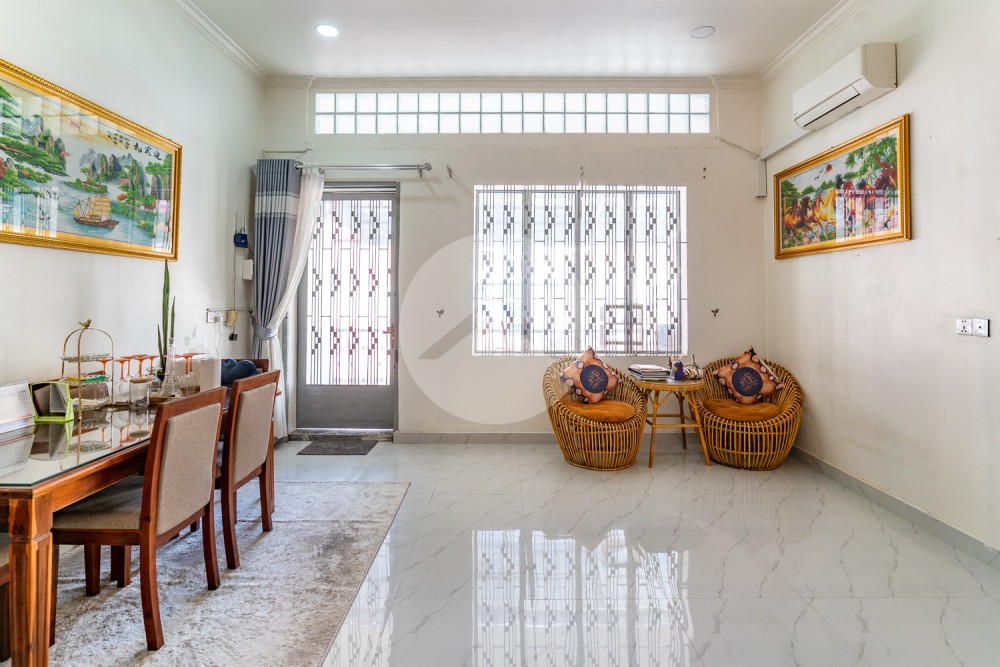 1 Bedroom Apartment For Sale - Phsar Chas, Daun Penh, Phnom Penh - Image 2 1 Bedroom Apartment For Sale - Phsar Chas, Daun Penh, Phnom Penh - Image 2