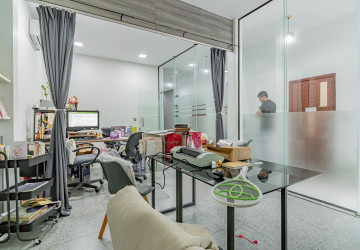 233 Sqm Retail Space For Rent - Chakto Mukh, Phnom Penh thumbnail