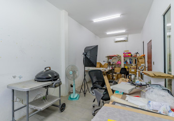 233 Sqm Retail Space For Rent - Chakto Mukh, Phnom Penh thumbnail