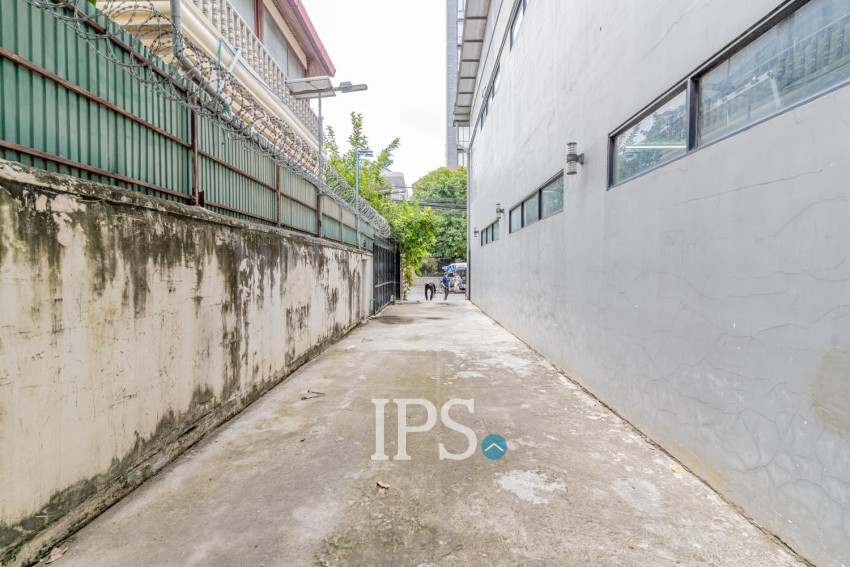 233 Sqm Retail Space For Rent - Chakto Mukh, Phnom Penh