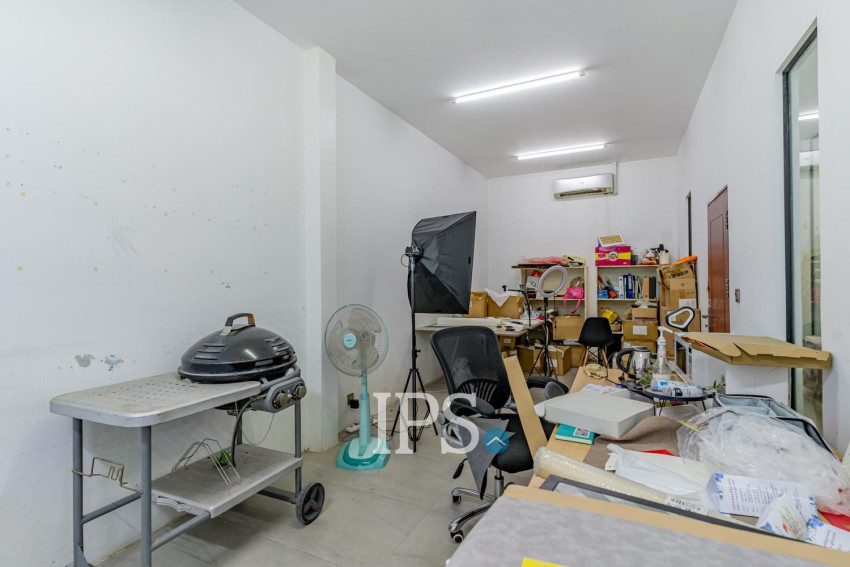 233 Sqm Retail Space For Rent - Chakto Mukh, Phnom Penh