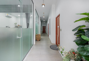 233 Sqm Retail Space For Rent - Chakto Mukh, Phnom Penh thumbnail