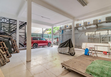 233 Sqm Retail Space For Rent - Chakto Mukh, Phnom Penh thumbnail