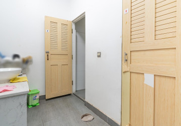 233 Sqm Retail Space For Rent - Chakto Mukh, Phnom Penh thumbnail