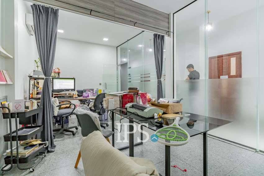 233 Sqm Retail Space For Rent - Chakto Mukh, Phnom Penh