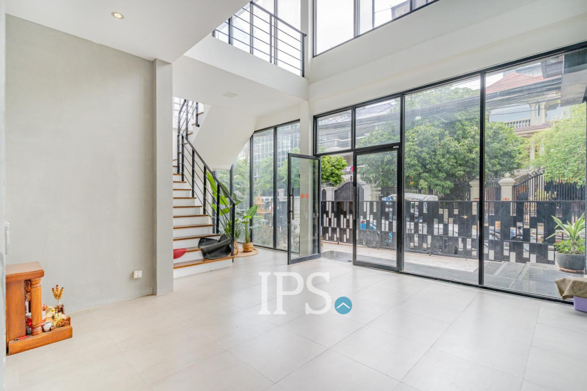 233 Sqm Retail Space For Rent - Chakto Mukh, Phnom Penh