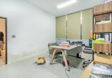 233 Sqm Retail Space For Rent - Chakto Mukh, Phnom Penh thumbnail