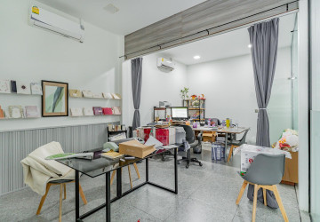 233 Sqm Retail Space For Rent - Chakto Mukh, Phnom Penh thumbnail