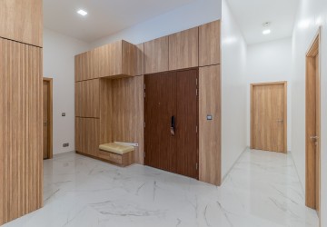 4 Bedroom Condo For Rent - Tonle Bassac, Phnom Penh thumbnail