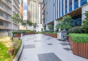 4 Bedroom Condo For Rent - Tonle Bassac, Phnom Penh thumbnail