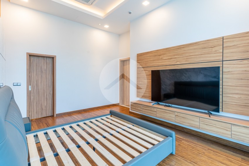 4 Bedroom Condo For Rent - Tonle Bassac, Phnom Penh