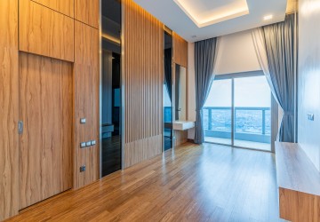 4 Bedroom Condo For Rent - Tonle Bassac, Phnom Penh thumbnail