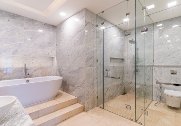 4 Bedroom Condo For Rent - Tonle Bassac, Phnom Penh thumbnail