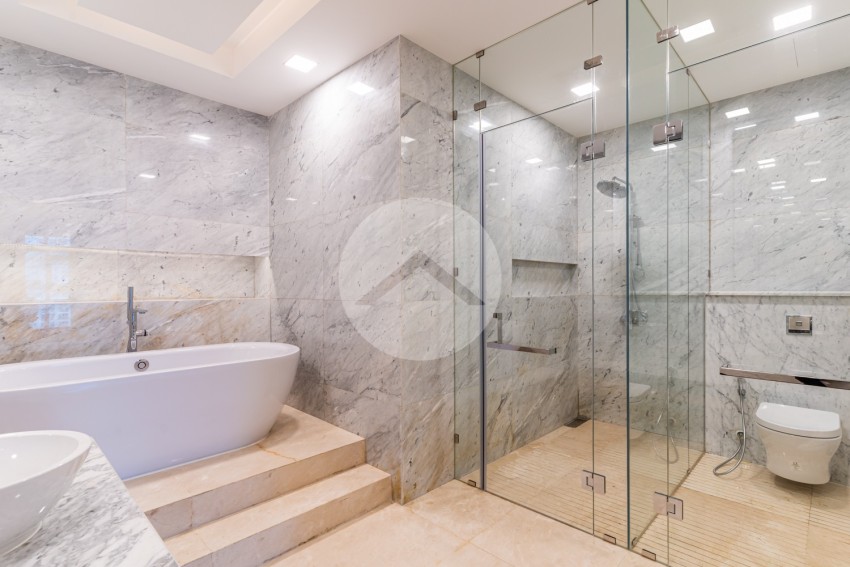4 Bedroom Condo For Rent - Tonle Bassac, Phnom Penh