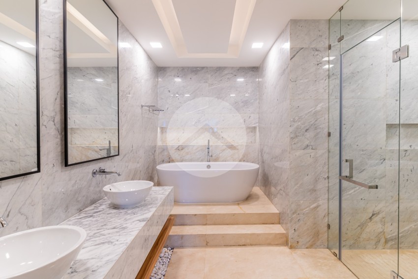 4 Bedroom Condo For Rent - Tonle Bassac, Phnom Penh