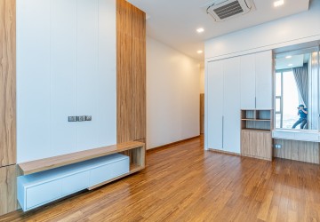 4 Bedroom Condo For Rent - Tonle Bassac, Phnom Penh thumbnail