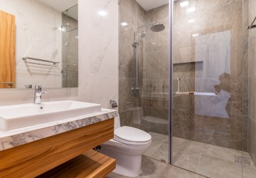 4 Bedroom Condo For Rent - Tonle Bassac, Phnom Penh thumbnail