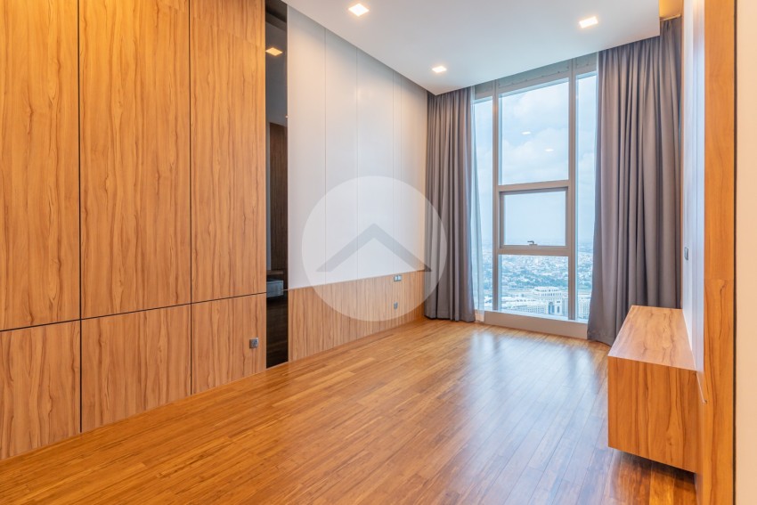 4 Bedroom Condo For Rent - Tonle Bassac, Phnom Penh